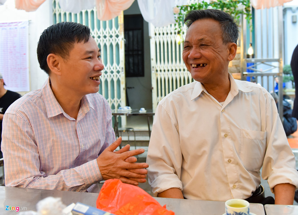 Ông lợn ngày ăn hoa quả, đêm ngủ mắc màn ở hội rước La Phù